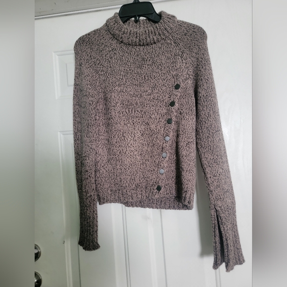 Zara Stylish Women's Sweater with Button Detail - Picture 2 of 7